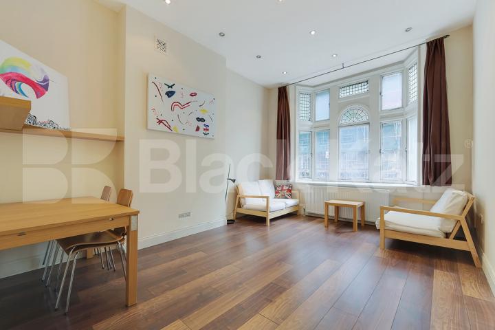Prime Zone 1 location, duplex apartment with two bathrooms Cheshire House. Fleet Street, Chancery Lane
